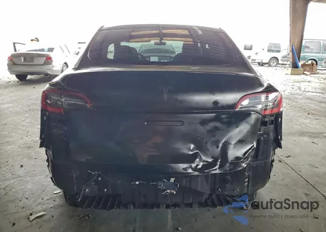 2021 Tesla Model Y z USA, uszkodzony, nr VIN 5YJYGDED2MF122884